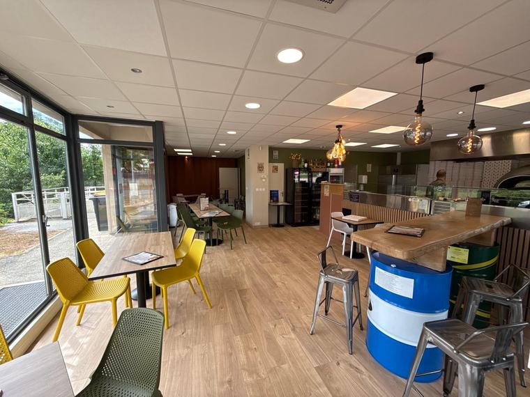 Intérieur d'AMO Pizza